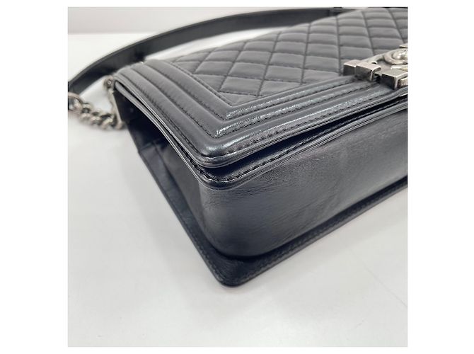 Borsa a tracolla Chanel Boy Medium in nero - vista 8