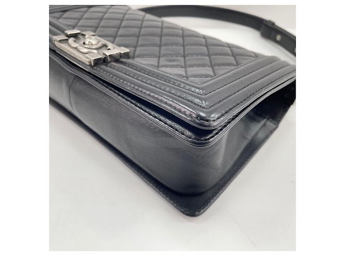 Borsa a tracolla Chanel Boy Medium in nero - vista 9