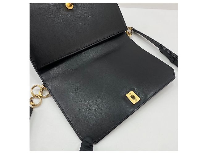Borsa a tracolla Chanel Matelassé 25 in nero - vista 11