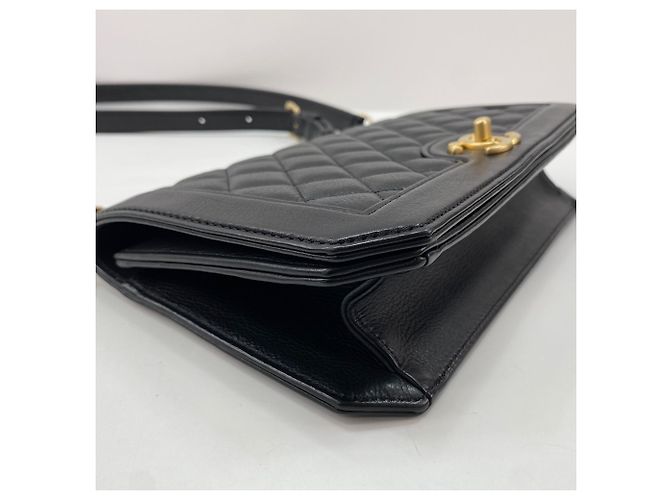 Borsa a tracolla Chanel Matelassé 25 in nero - vista 8