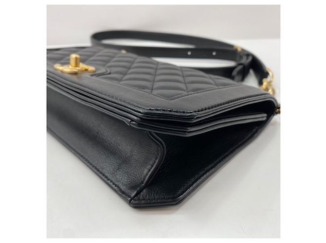 Borsa a tracolla Chanel Matelassé 25 in nero - vista 9