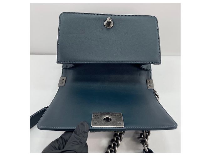 Bolso de hombro Chanel Boy Small en azul - vista 13