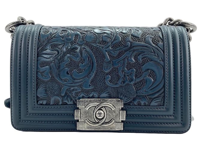 Bolso de hombro Chanel Boy Small en azul - vista 2