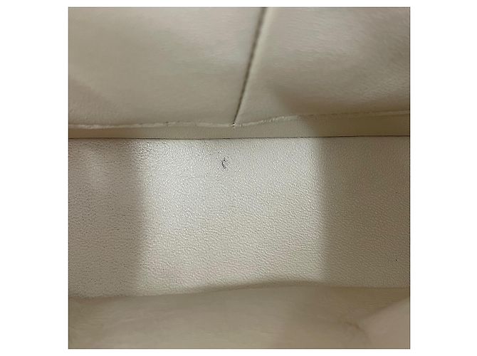 Timeless Borsa a Spalla Chanel Matelassé 25 in Beige - vista 12