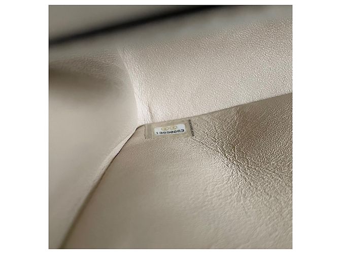 Timeless Borsa a Spalla Chanel Matelassé 25 in Beige - vista 13