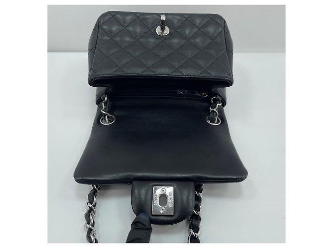 Borsa a tracolla Chanel Mini Matelassé in nero - vista 13