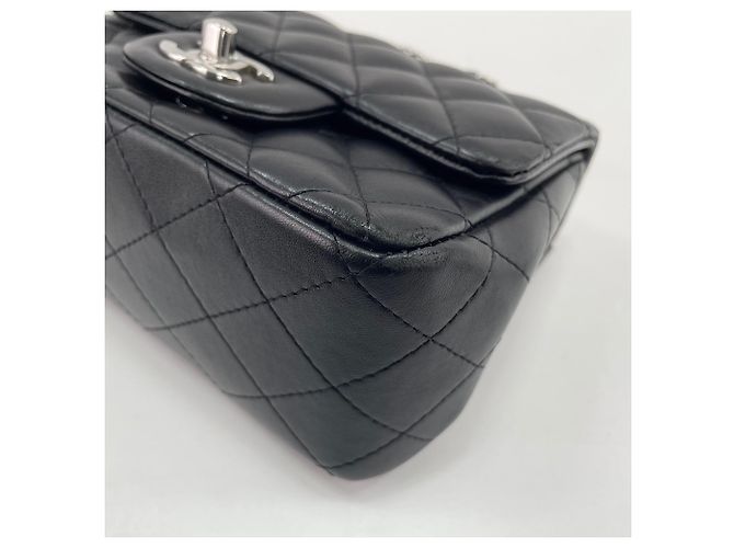 Borsa a tracolla Chanel Mini Matelassé in nero - vista 9