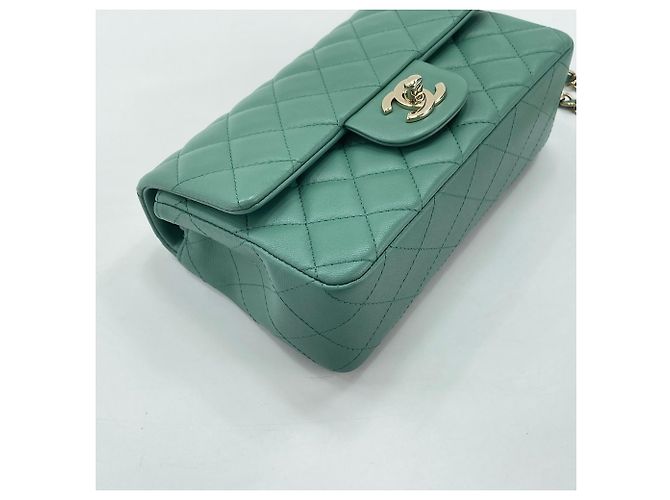Chanel Mini Matelassé Schultertasche in Grün - Ansicht 10