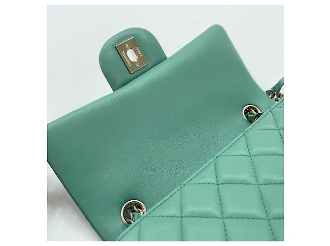 Chanel Mini Matelassé Schultertasche in Grün - Ansicht 12
