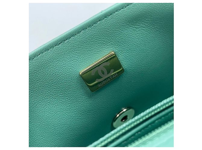 Chanel Mini Matelassé Schultertasche in Grün - Ansicht 14