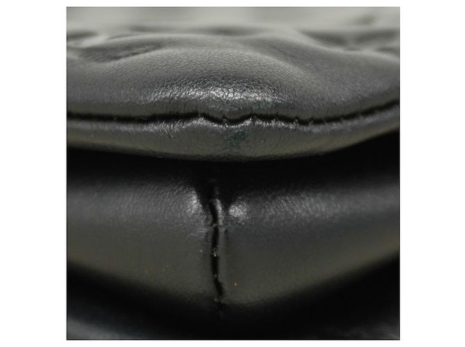 Borsa Louis Vuitton Monogram Embossed Coussin MM Nero - vista 6