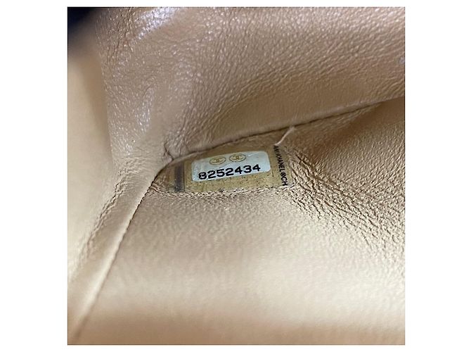 Borsa a tracolla Chanel Matelassé 25 Beige - vista 14