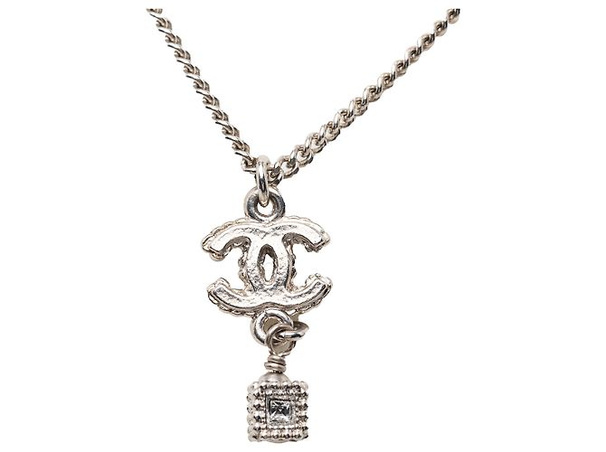 Collana con pendente Cube in ottone e strass CC argento Chanel - vista 3