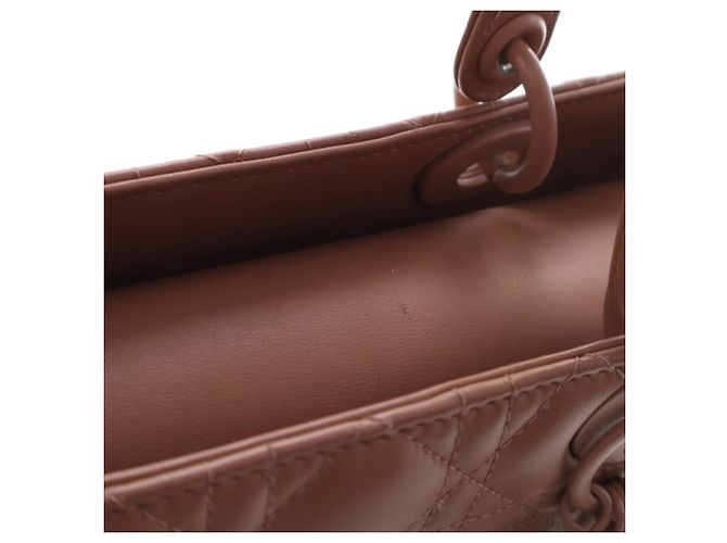 Lady Dior Cannage in pelle di vitello ultra opaca marrone Medium Carne - vista 7