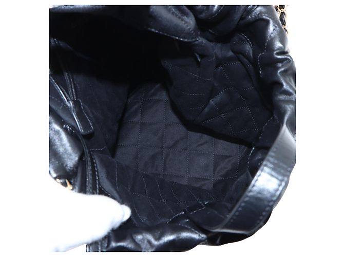Chanel 22 Rucksack aus glänzendem gestepptem Kalbsleder Schwarz Small - Ansicht 4