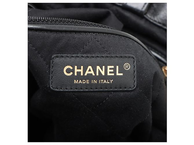 Chanel 22 Rucksack aus glänzendem gestepptem Kalbsleder Schwarz Small - Ansicht 6