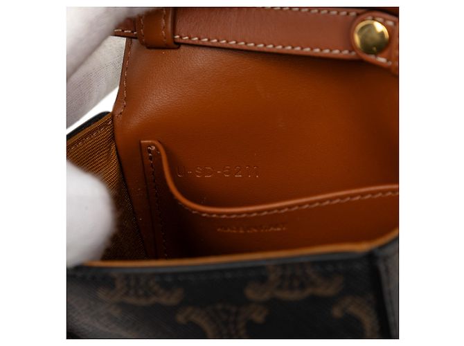 Céline Celine Claude Crossbody in Tela Cerata Mini Triomphe Marrone Marrone scuro - vista 6