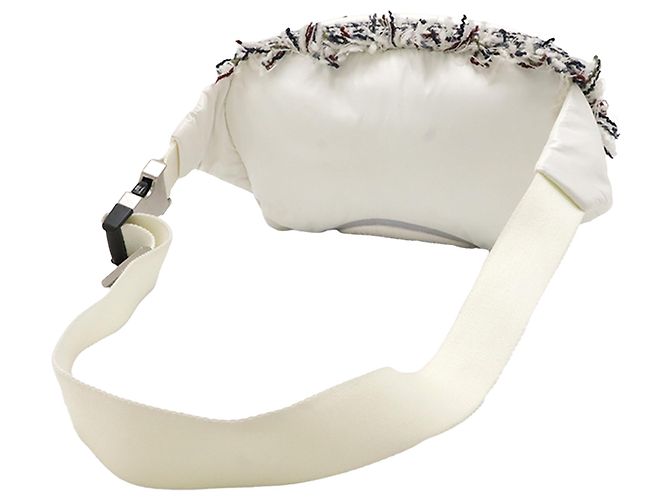Chanel White Embossed Nylon Tweed Doudoune Gürteltasche - Ansicht 2