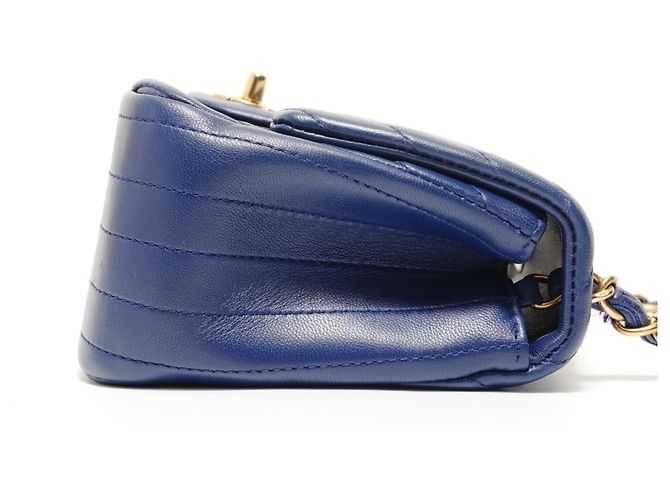 Borsa a tracolla Chanel in agnello Chevron Blu - vista 4