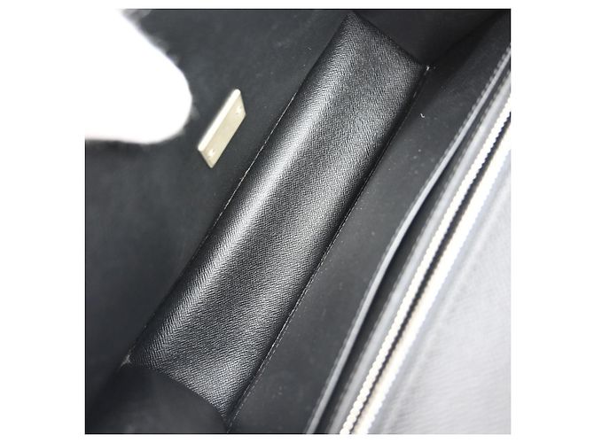 Pochette Louis Vuitton Selenga in pelle Taiga Nero - vista 3