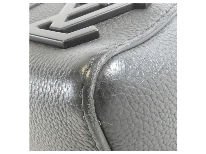 Borsa a tracolla Louis Vuitton LV Aerogram City Keepall Nero - vista 3