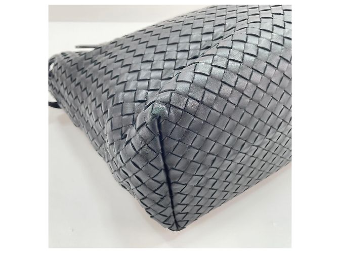 Bottega Veneta Garda Medium Handtasche in Schwarz - Ansicht 8