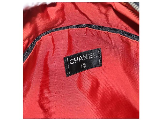 Chanel Travel Line Boston Imprimé Nylon Medium Noir - vue 6