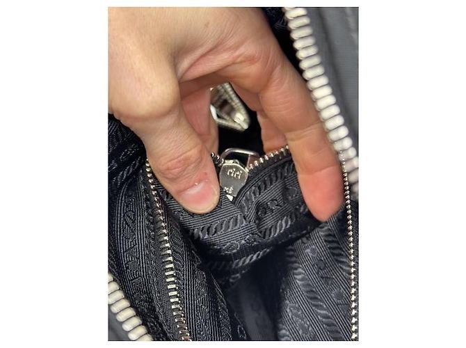 Prada Bowler Bag aus schwarzem Nylon und Leder - Ansicht 12