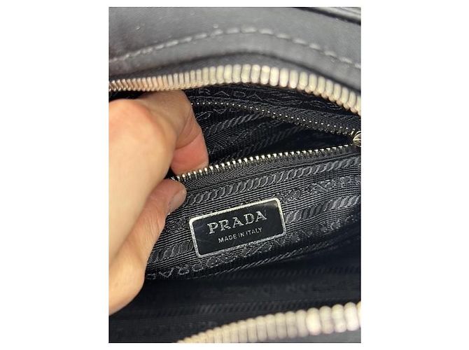 Prada Bowler Bag aus schwarzem Nylon und Leder - Ansicht 13
