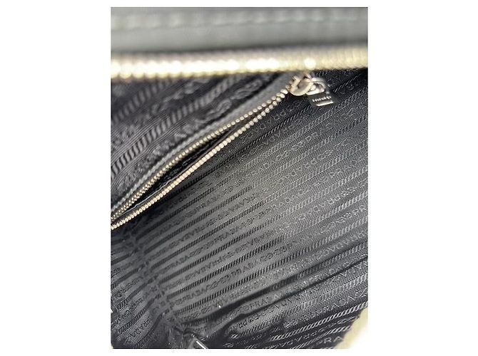 Prada Bowler Bag aus schwarzem Nylon und Leder - Ansicht 15