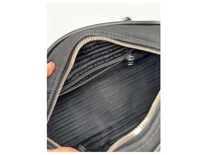 Prada Bowler Bag aus schwarzem Nylon und Leder - Ansicht 16