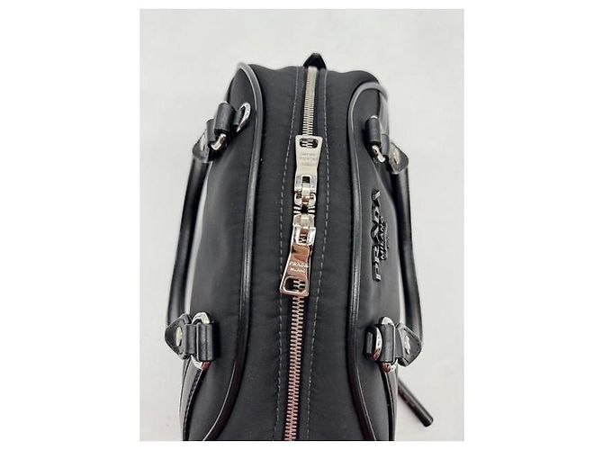 Prada Bowler Bag aus schwarzem Nylon und Leder - Ansicht 9