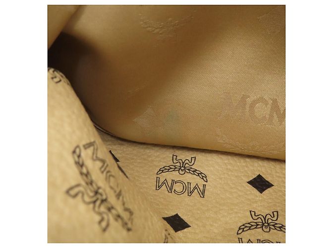 Mochila MCM com estampa total e tachas Bege - vista 10