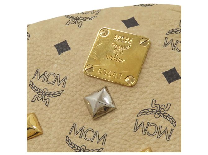 Mochila MCM com estampa total e tachas Bege - vista 12
