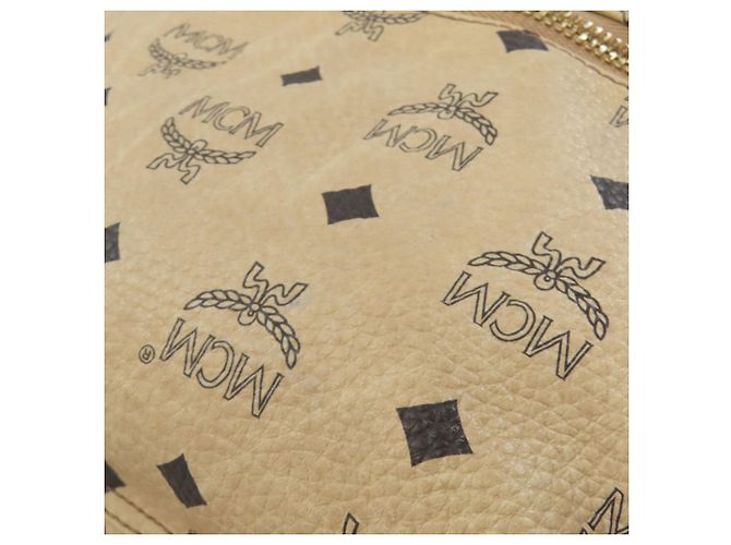 Mochila MCM com estampa total e tachas Bege - vista 13