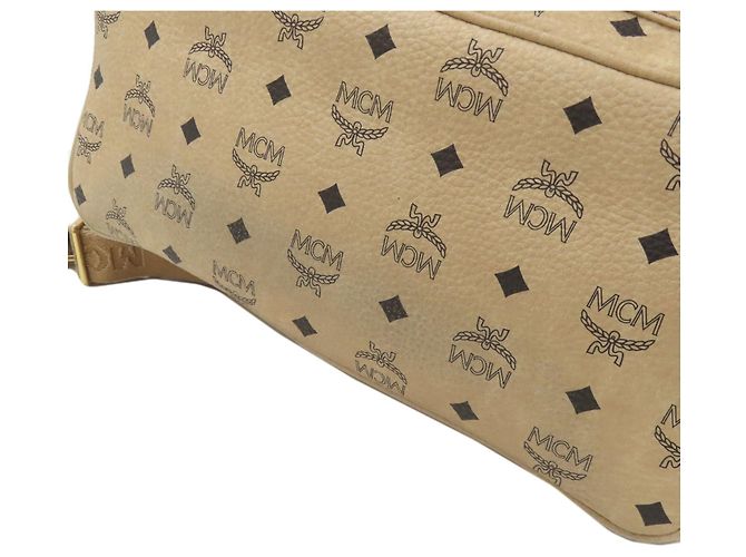 Mochila MCM com estampa total e tachas Bege - vista 14
