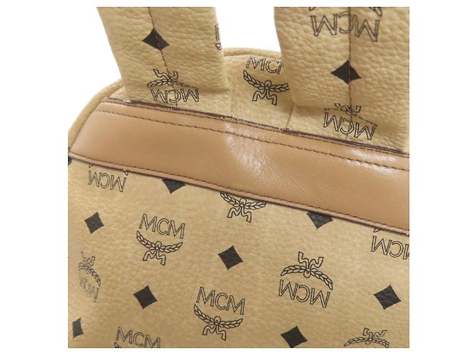 Mochila MCM com estampa total e tachas Bege - vista 15