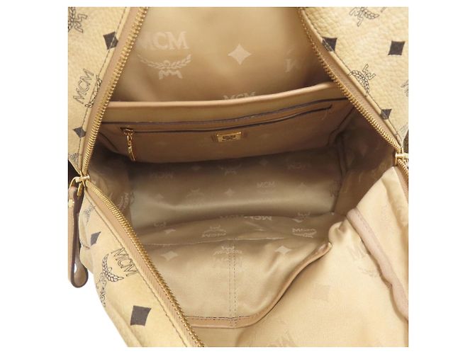 Mochila MCM com estampa total e tachas Bege - vista 5
