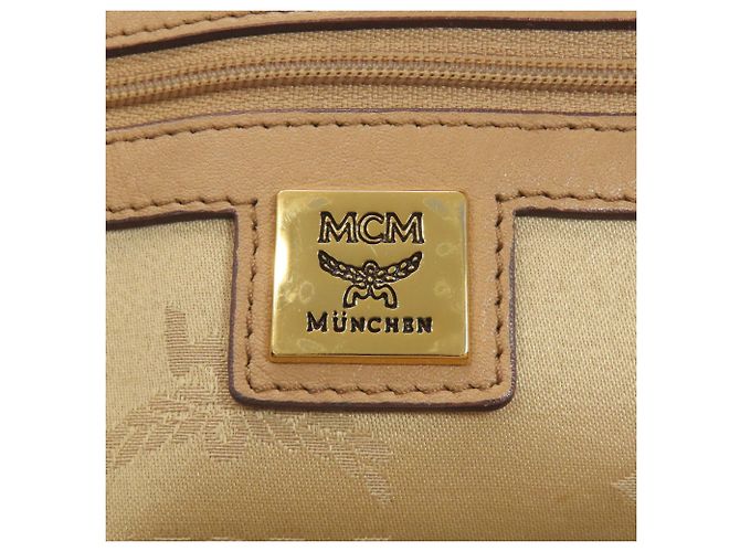Mochila MCM com estampa total e tachas Bege - vista 6
