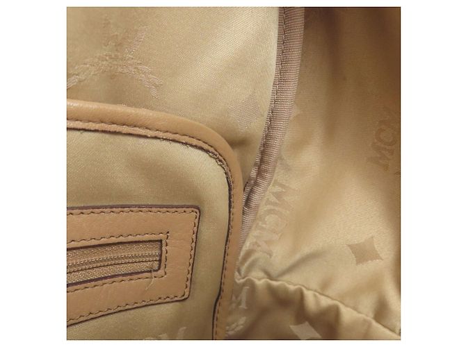 Mochila MCM com estampa total e tachas Bege - vista 7