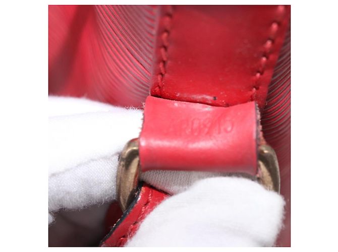 Borsa a Spalla LOUIS VUITTON Epi Petit Noe Rosso M44107 LV Auth 188820 - vista 12
