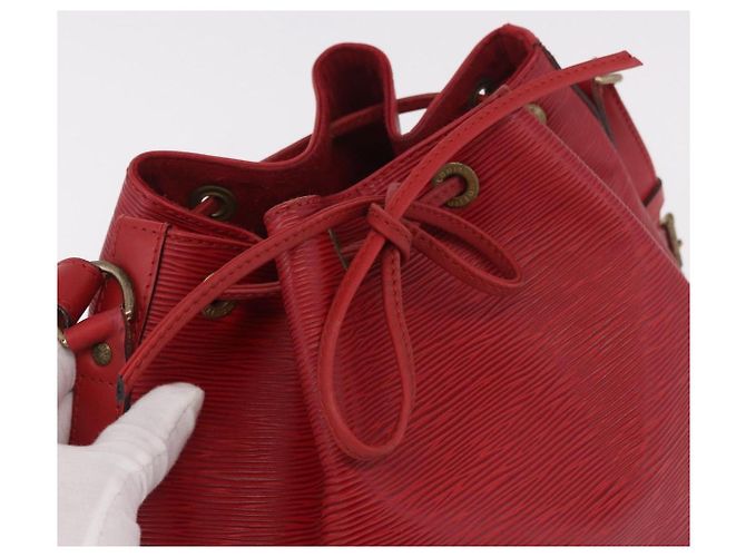 Borsa a Spalla LOUIS VUITTON Epi Petit Noe Rosso M44107 LV Auth 188820 - vista 18