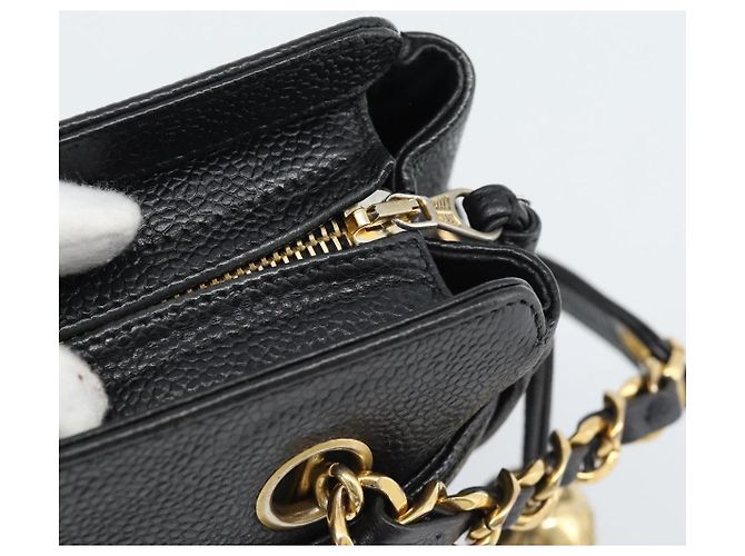Borsa a tracolla CHANEL Triple Coco Chain Pelle Caviar Nera e Oro CC Auth 189110V Nero D'oro - vista 10