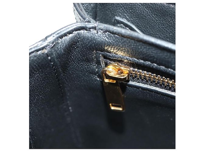 Céline Borsa a Spalla con Catena CELINE in Pelle Nera e Oro Auth 186545SAM Nero D'oro - vista 24