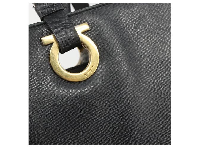 Borsa Tote Salvatore Ferragamo Gancini in pelle nera e oro Auth 187416 Nero D'oro - vista 17
