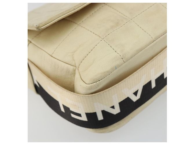 CHANEL Choco Bar Shoulder Bag Lamb Skin White Gold CC Auth yk20586 Bianco D'oro - vista 15