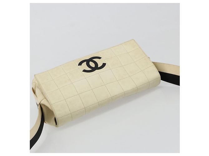 CHANEL Choco Bar Shoulder Bag Lamb Skin White Gold CC Auth yk20586 Bianco D'oro - vista 6
