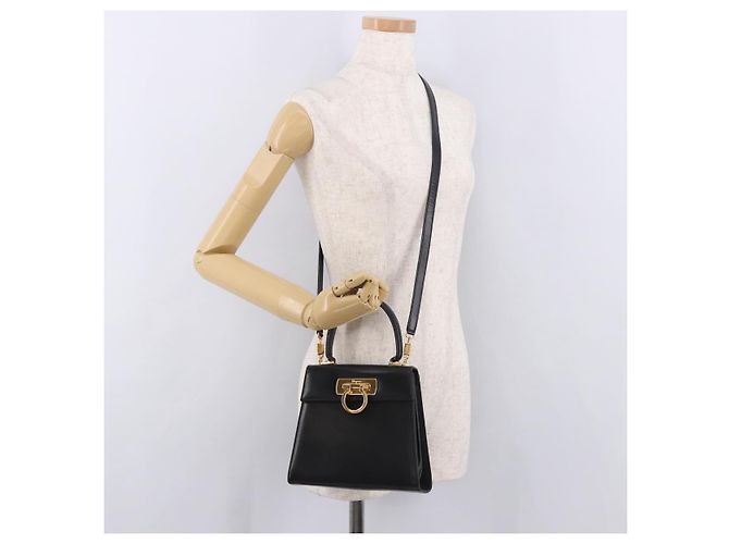 Borsa a mano Salvatore Ferragamo in pelle 2way nera oro Auth 188257 Nero D'oro - vista 29