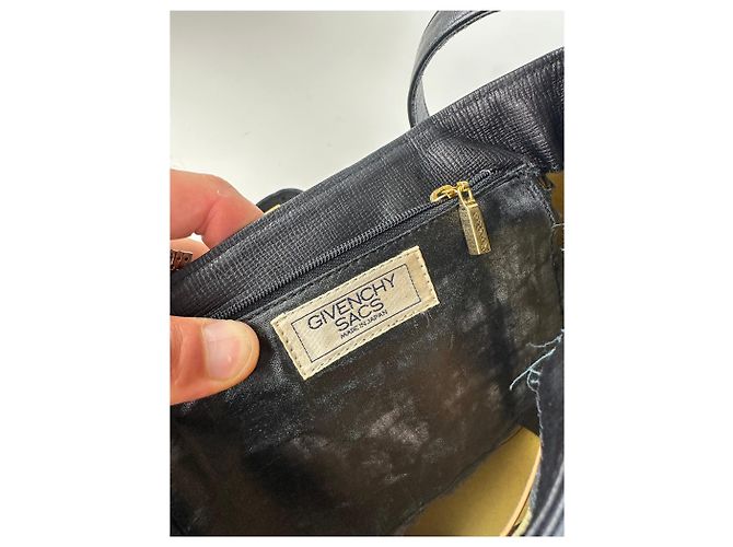 Vintage Givenchy Logo Prägeleder Schultertasche Schwarz Gold - Ansicht 5