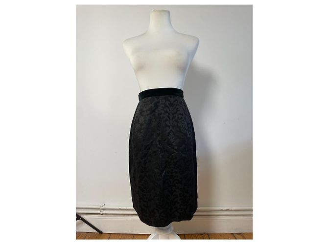 First Vintage Balenciaga Seidenrock mit schwarzem Samtbund - Ansicht 13